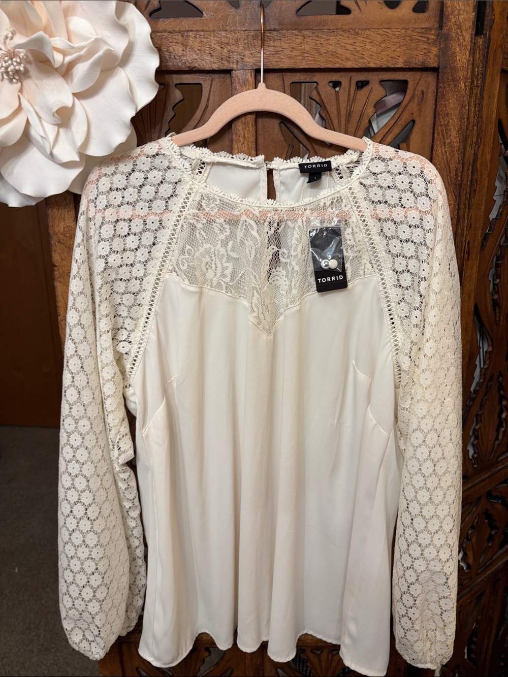 Cream Lace Yoke Crochet Sleeve Blouse Size 1X